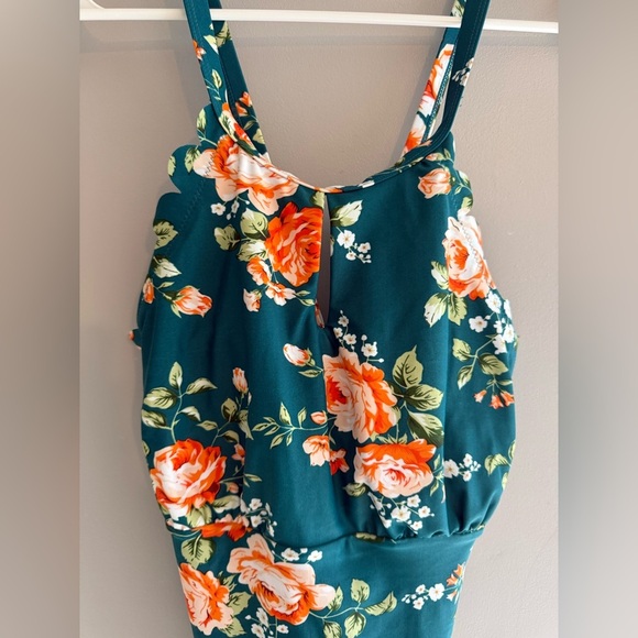 Cupshe Womens One Piece Swimsuit SZ XL Green Floral Scalloped Criss Cross Back - Picture 2 of 12